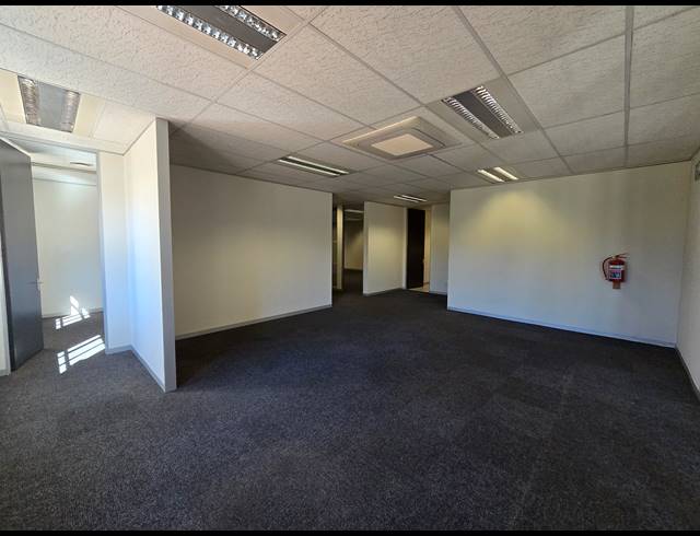 470M² OFFICE TO LET IN BRYANSTON